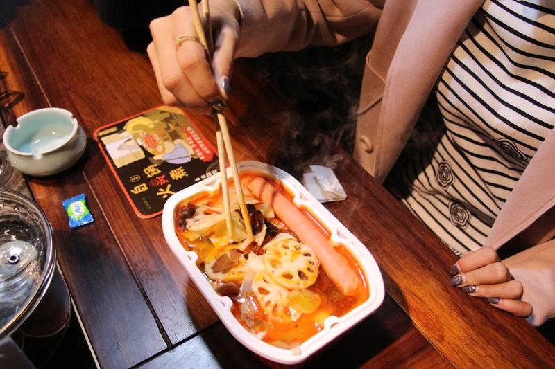 要是能选个地方定居，我首选成都。成都美食多到数不清，火锅、串串、冒菜……每一样都