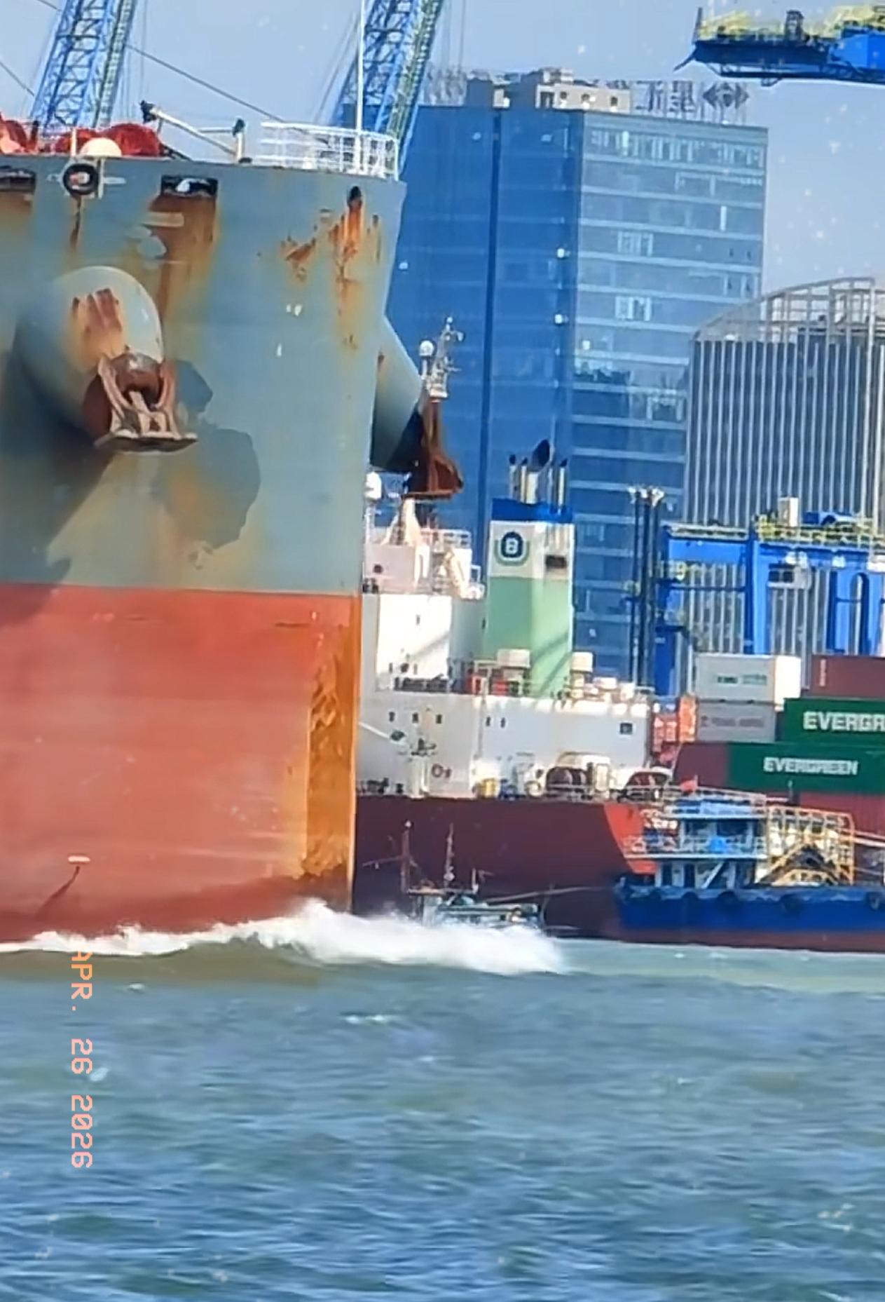 一艘载有6.9万吨巴西大豆的货轮停靠江苏泰州码头后，意外查出其中混有约10吨经农