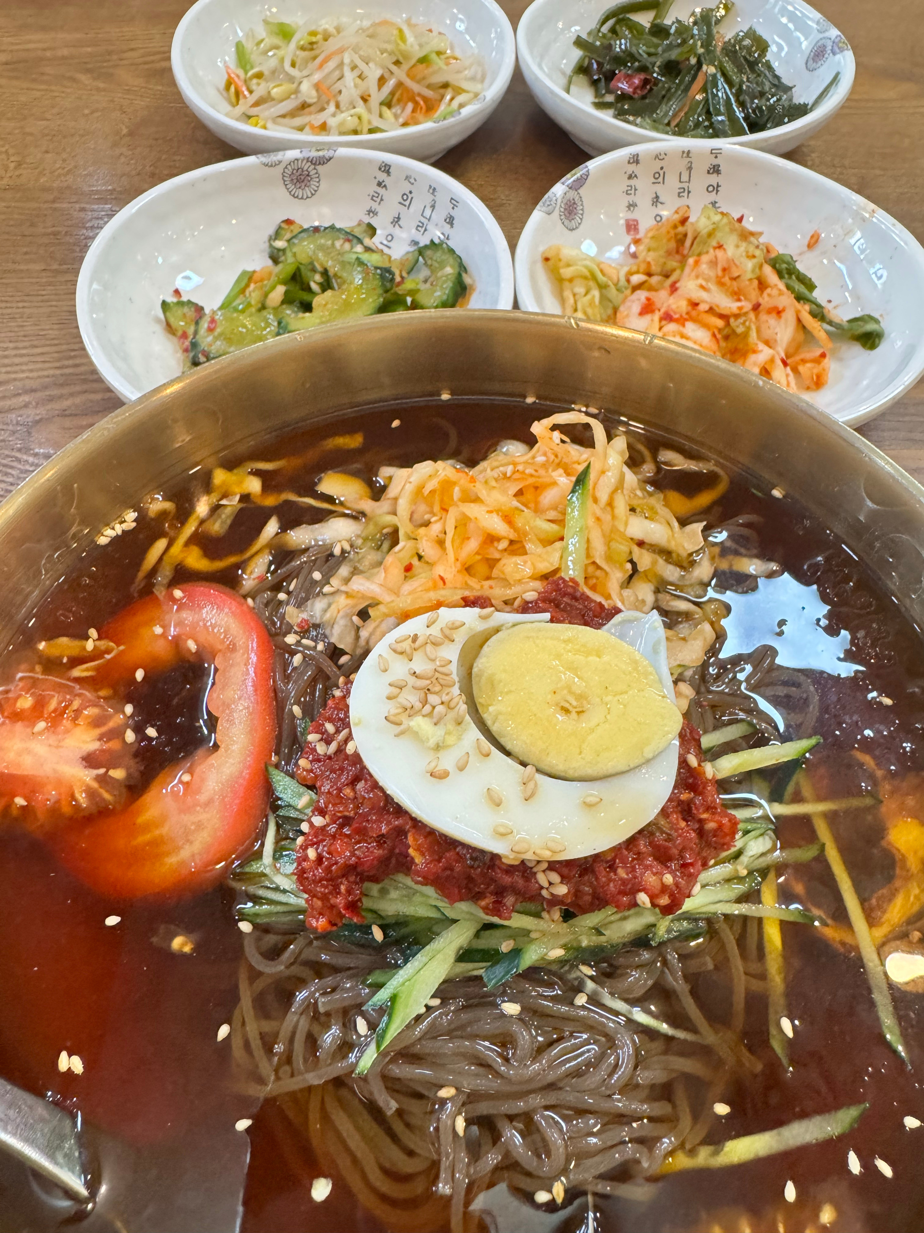 在哪都不能没有冷面在上海也一定要吃咸豆浆冰豆浆配油条上海