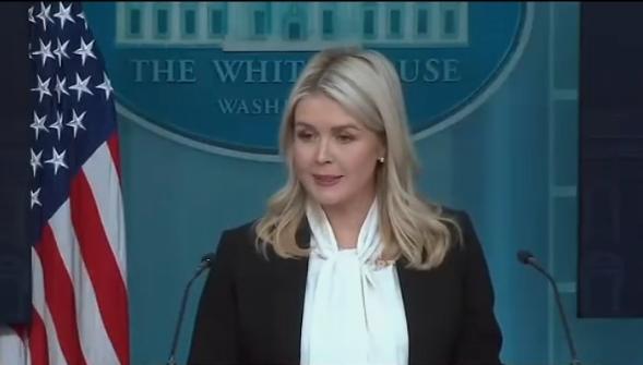 白宫发言人：美利坚合众国从不会袭击平民这话刚说完，就被记者当场怼了回去。