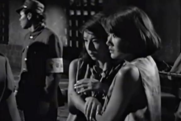 1938年，为了满足自己对女性生殖构造的好奇心，一鬼子军医让人把一女人使劲儿摁倒