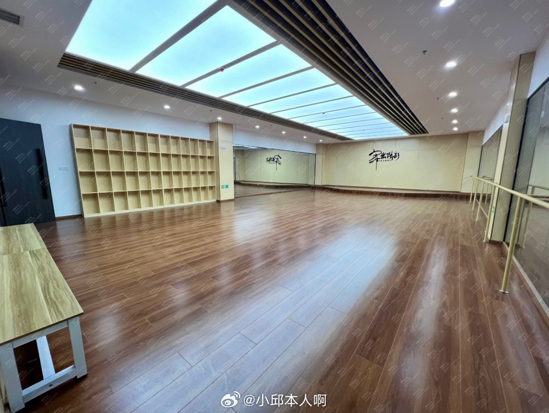 比亚迪又开始大规模招人了。近期在深汕、西安等地招聘一线员工超4000人，以操作工