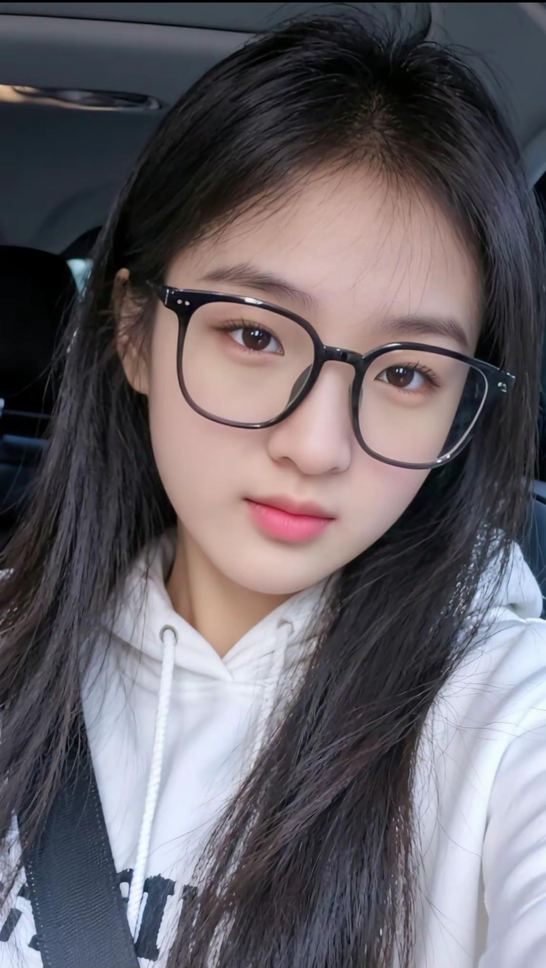 镜中人影，岁月静好。