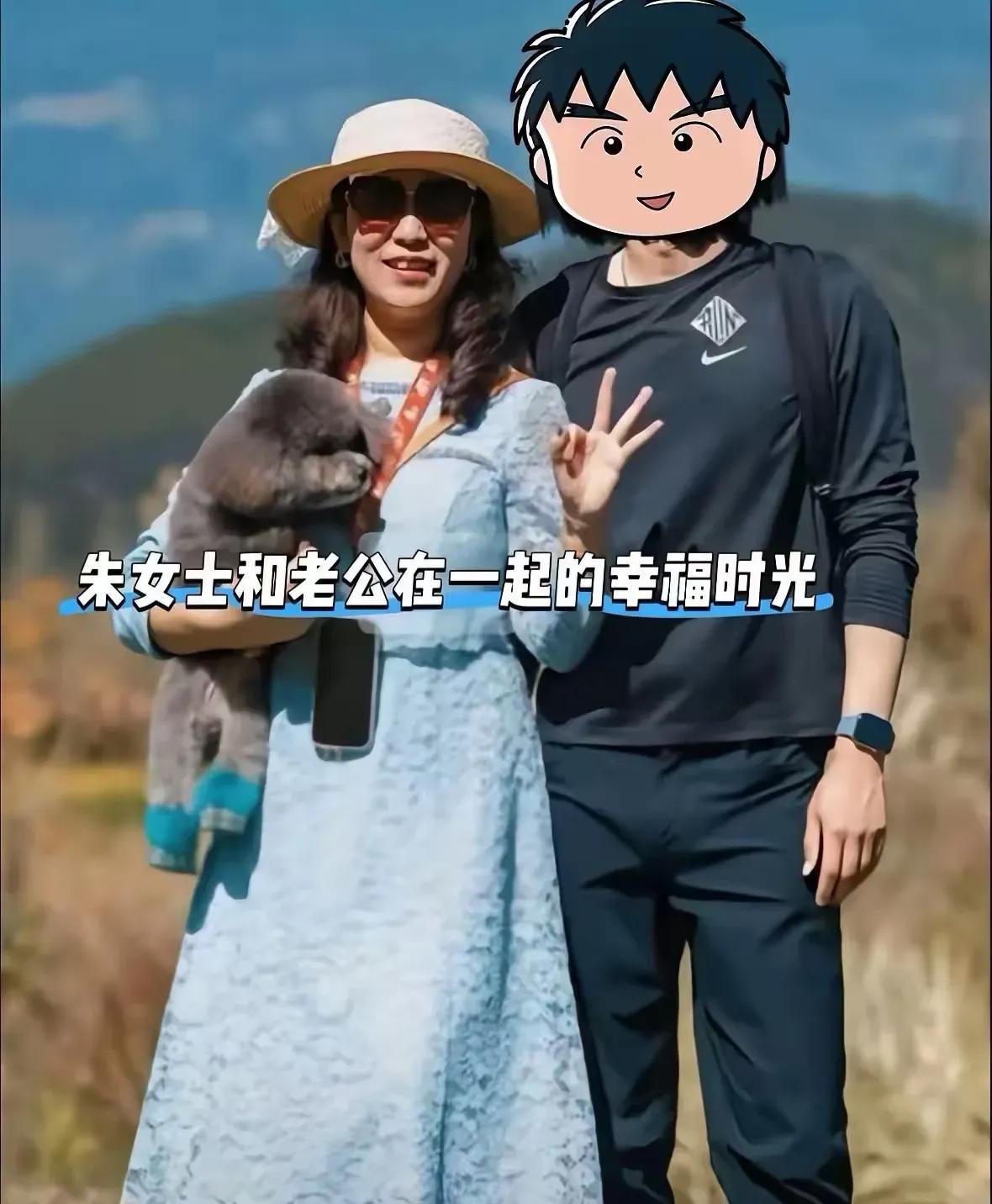 朱女士手比了个三，是不是在暗示曹三一步错步步错，现在胚胎男小三已是过街老鼠人