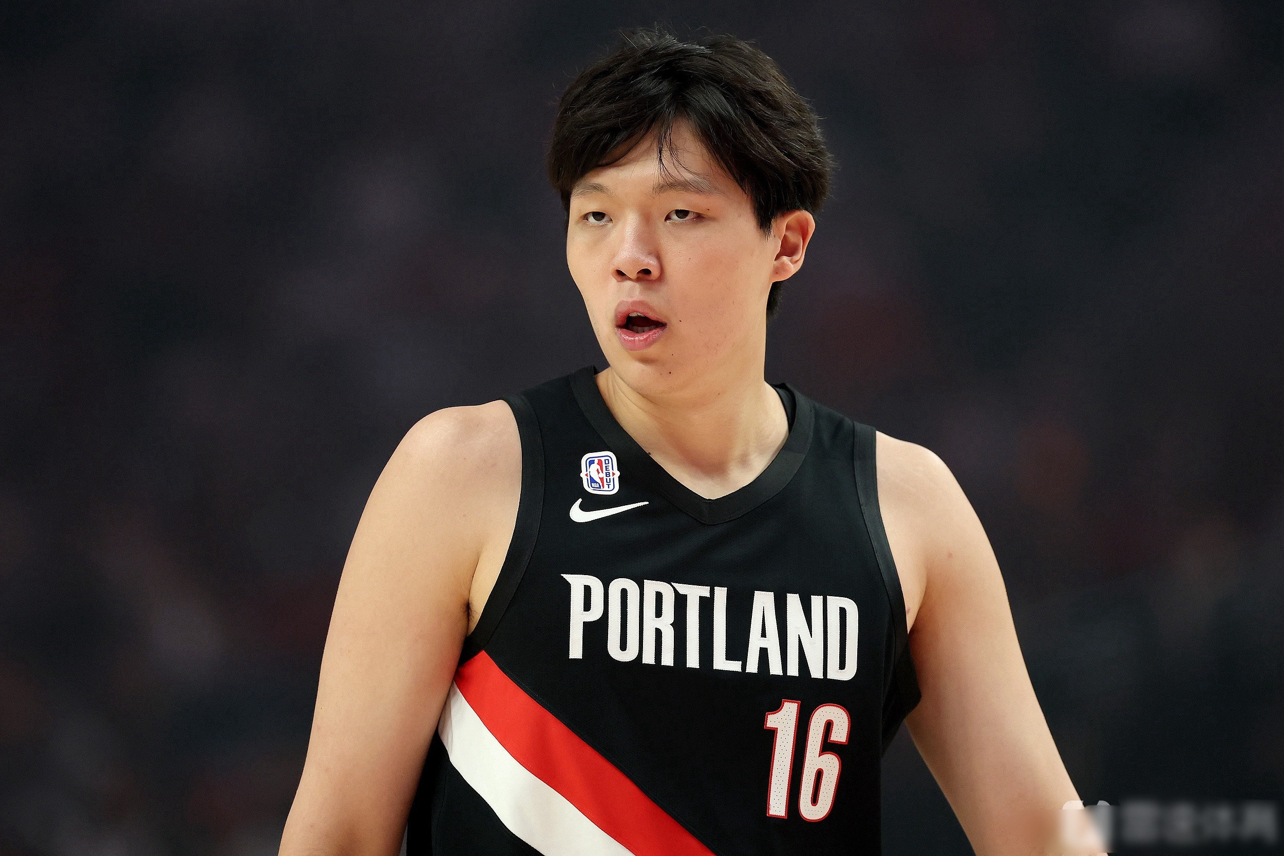 11月20日，开拓者队记CaseyHoldahl在官方播客中谈到了杨瀚森话题