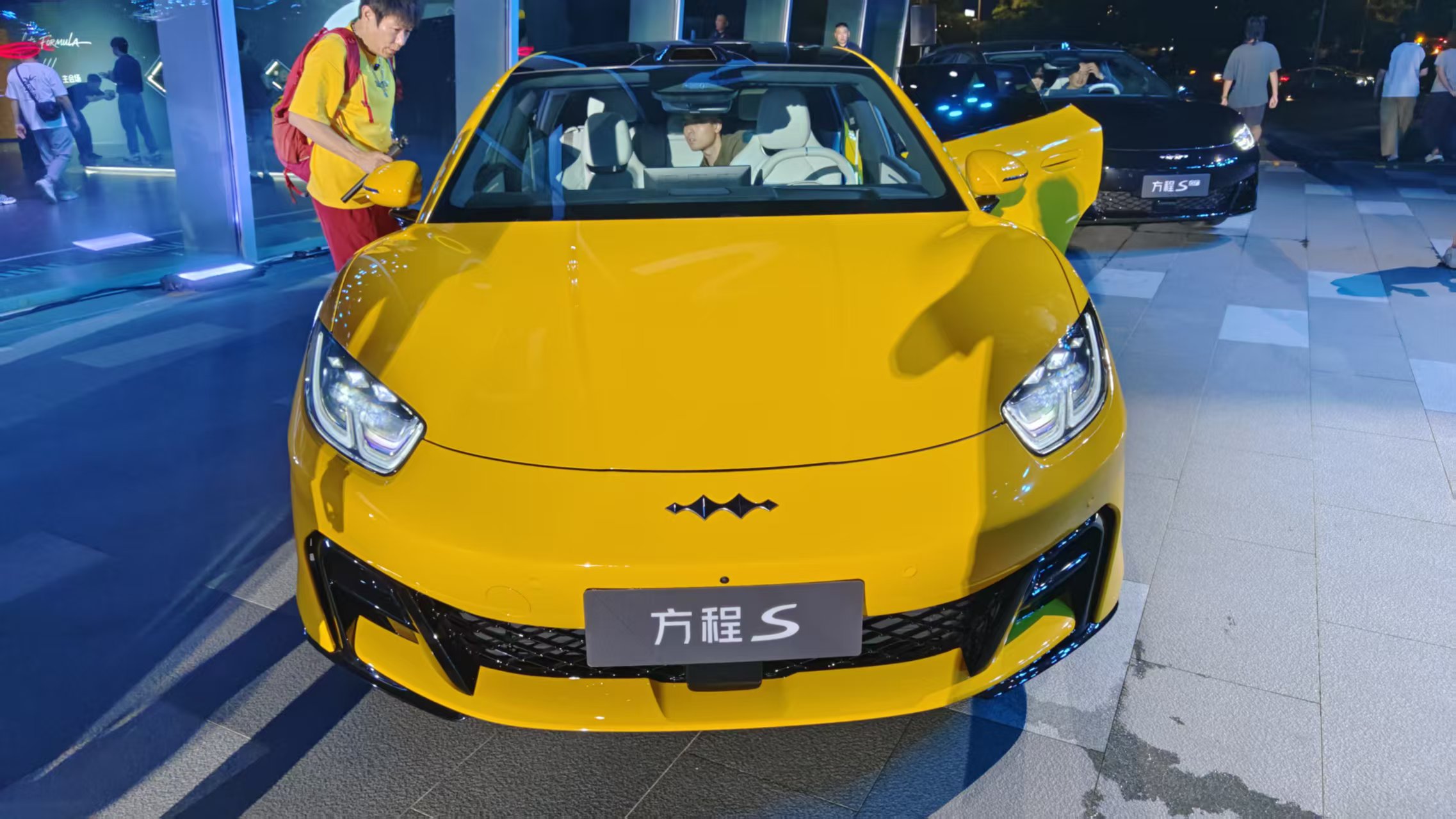 9月16日，全场景多形态个性轿车——方程S&SGT双车型于上海正式上市，方程S售价18.99