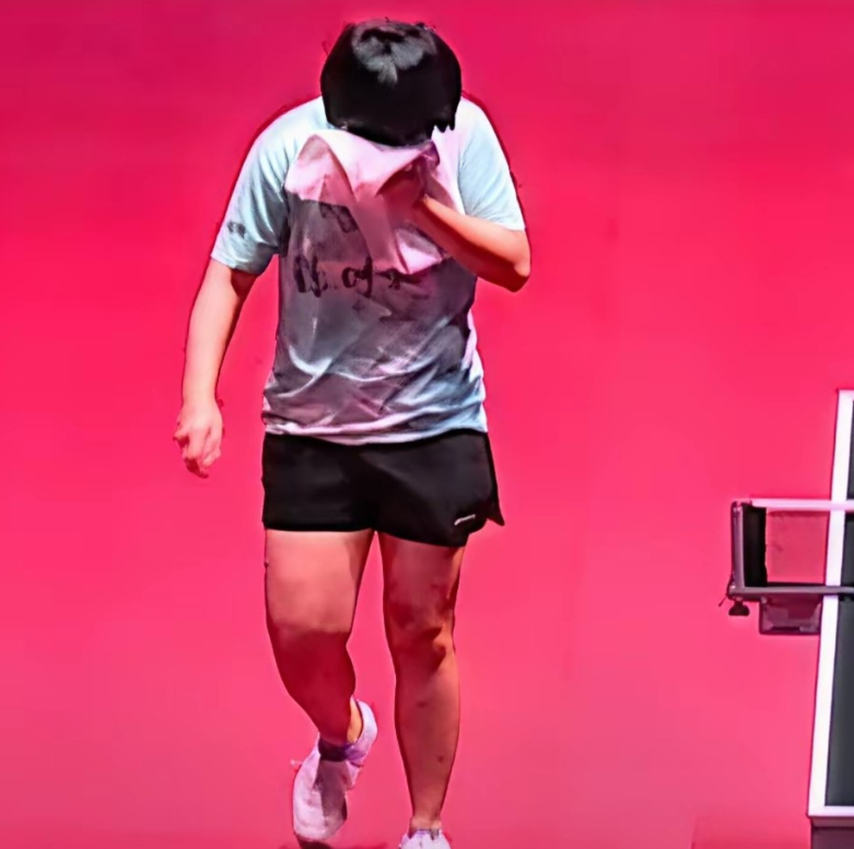一场比赛让小蘑菇冲上了热搜，同时也把莎莎带到了莎神的位置，小蘑菇做梦也不会想