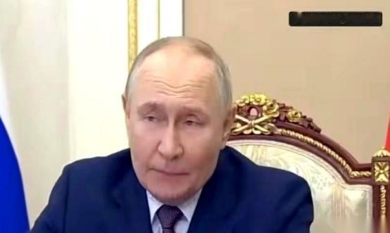 普京突然聊起一桩百年前的买卖。他说，“我记得1917年丹麦就把维尔京群岛卖给了美