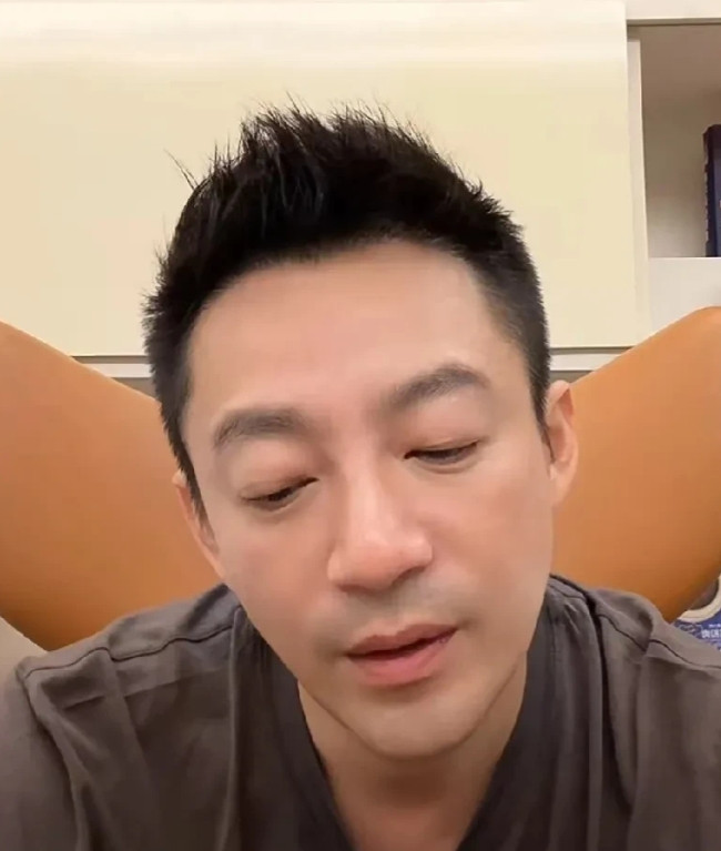 汪小菲与网友聊天，不想提不开心的事！刚刚，汪小菲直播时说:“玥玥长大了，成大