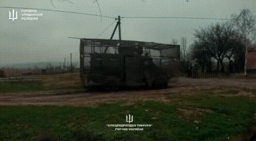 乌总统泽连斯基似乎起了一个不好的头，动不动就到前线与士兵握手，在战场上给士兵颁发