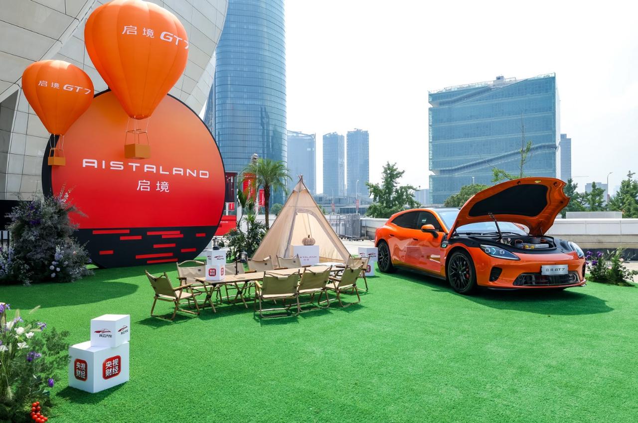 有华为加持，含金量就是高！6月30日，问界M9惊现美国洛杉矶比弗利山庄，一位土豪