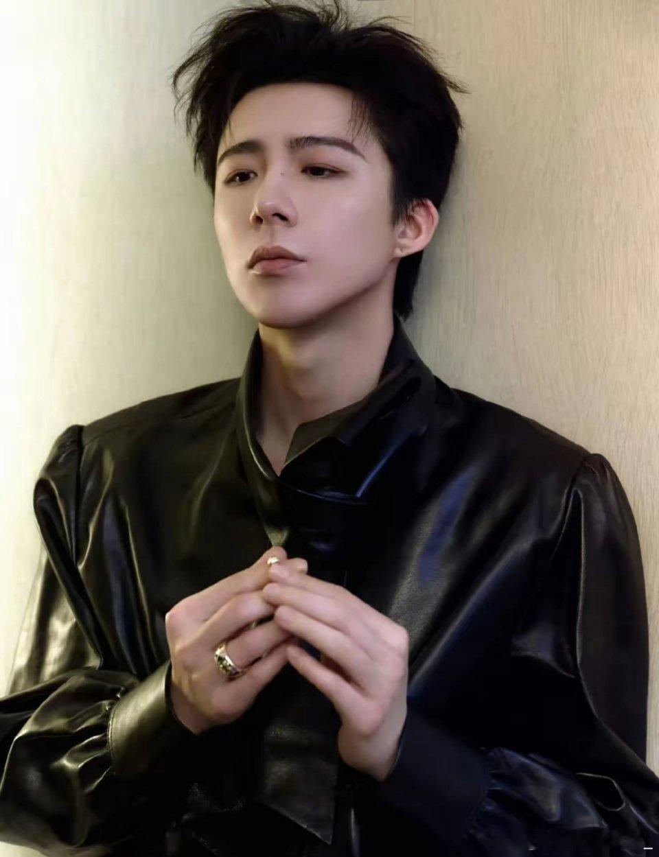 终于弄明白了刘宇宁既不是科班出身，也没有超高颜值，怎么会有这么多作品了​因为他的