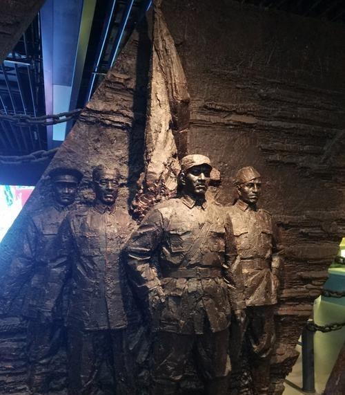 1984年9月，曾思玉退休后到大连一座水库钓鱼。钓着钓着，水库的负责人走过来说：