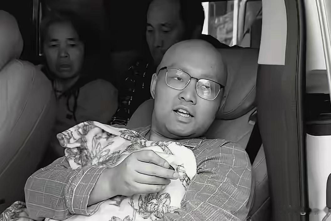 25岁研究生王振去世确诊过后，妈妈一夜白头去世原因是得了恶性纵隔恶性肿瘤。