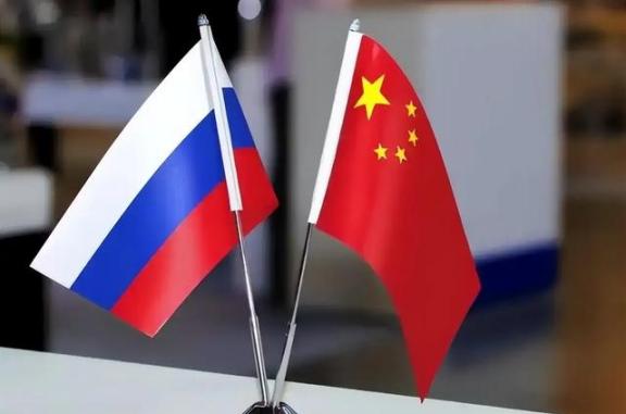 终于明白我国为什么一直没有援助俄罗斯，一位俄罗斯专家早已给出了答案：中国并非俄罗