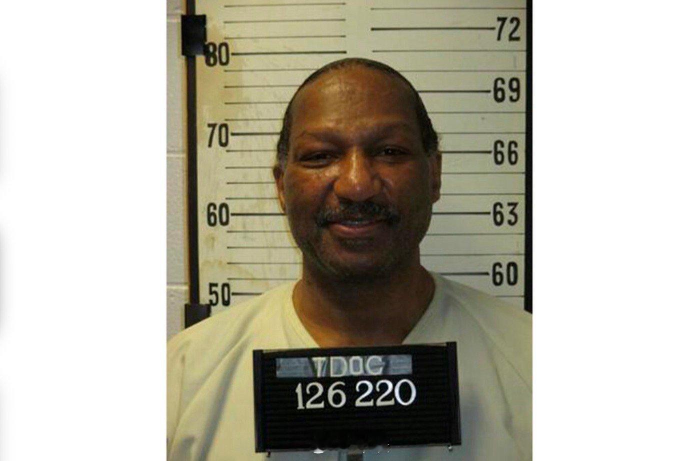 田纳西州今天上午注射处决了一名69岁的谋杀犯ByronBlack，引发了一部分