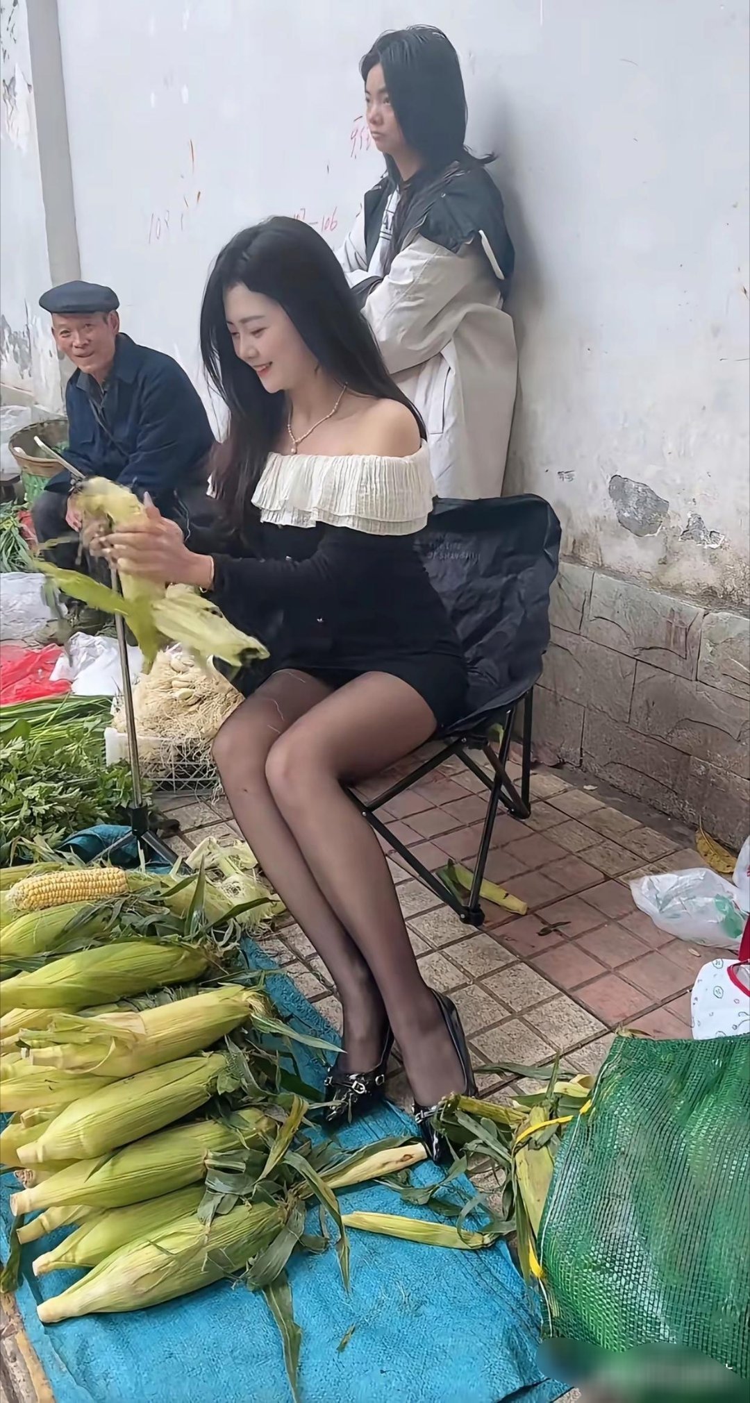 这整得大爷都没心情卖菜了