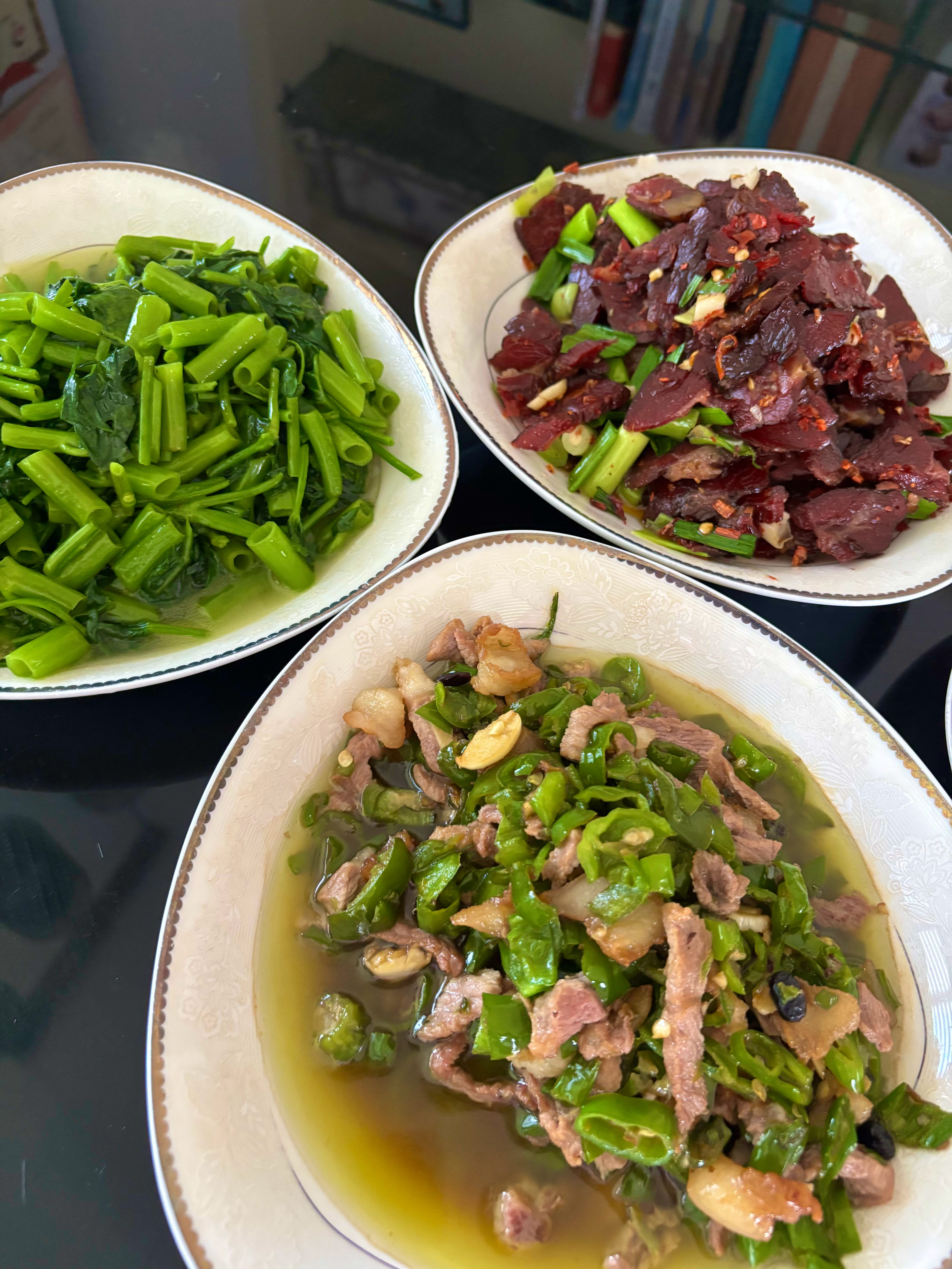次饭饭次饱饱睡觉觉你们吃完了吗？