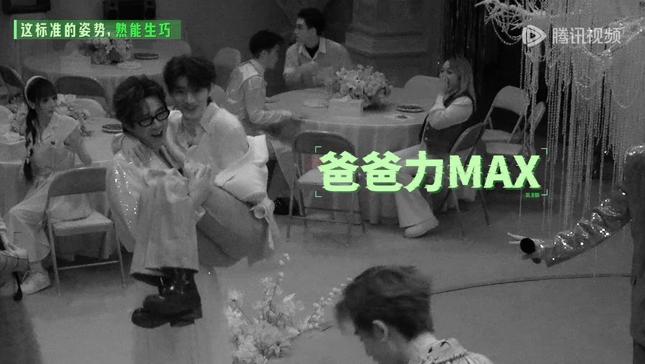 刘宇宁丁程鑫你俩笑晕我了笑死我了！从没味道到有味道，再到发现是胶皮手套，你俩这鼻