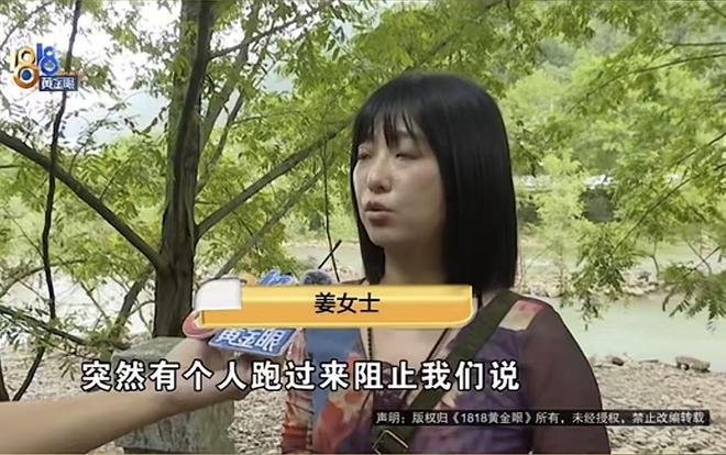 浙江湖州，一名女游客带着孩子到乡下的天然河道免费玩漂流，刚漂了20米，就有村民跑
