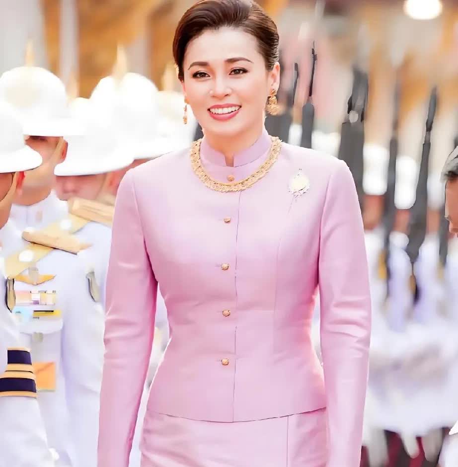 苏提达王后阻止提帮功王子出公务实在是一个昏招。她是泰王玛哈名正言顺的王后