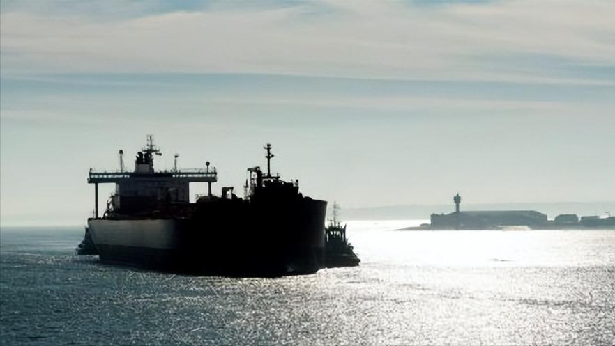 【美媒：因印度需求下降，运载俄罗斯石油的油轮滞留中国附近】12月17日彭博社