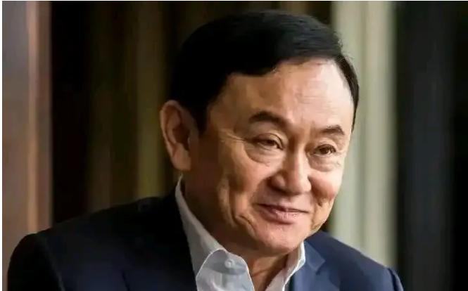他信出狱才两个多月，阿努廷已经快撑不住了。2026年6月2日，泰国国王颁布特赦