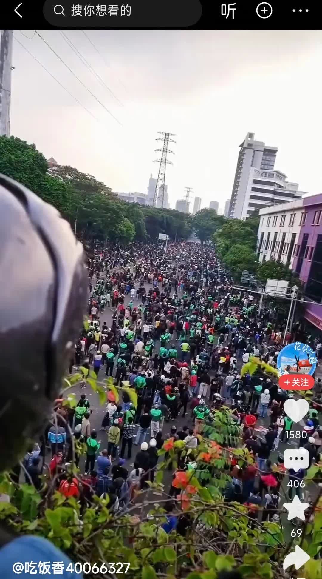 大家发现没？印尼游行背后藏着门生意雅加达街头的口号喊得震天响，其实不少举