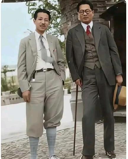 这是张学良和宋子文的合影照片。宋子文比张学良大七岁，他俩相识于19