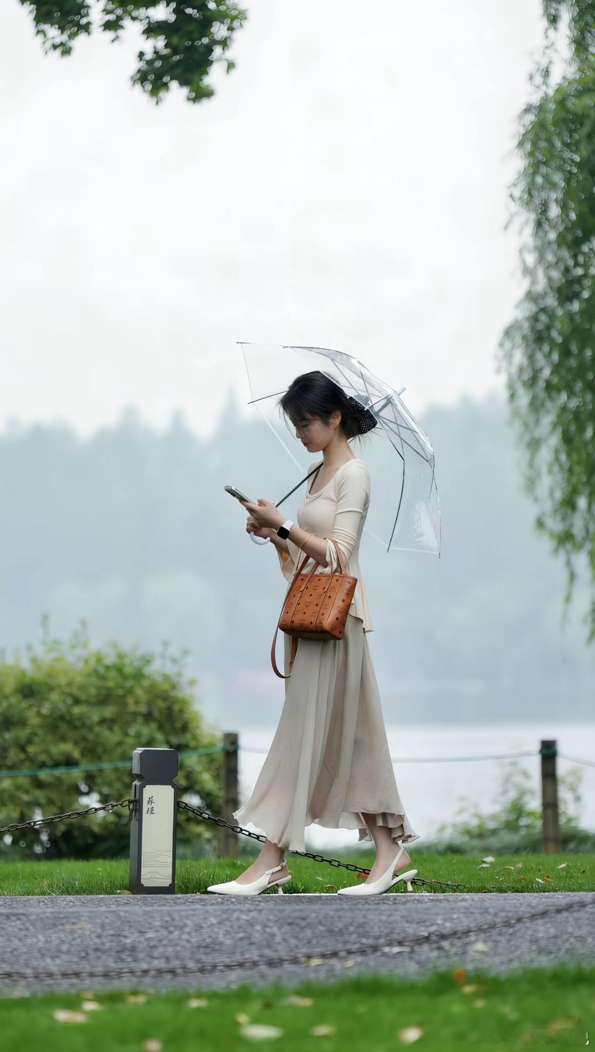 你会喜欢主动的女生吗小姐姐气质穿搭