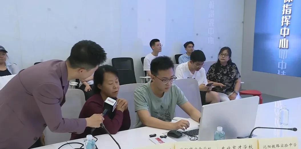 沈阳东北育才一考生考699分，觉得没考好，其中英语原来就100多分，经过努力考取