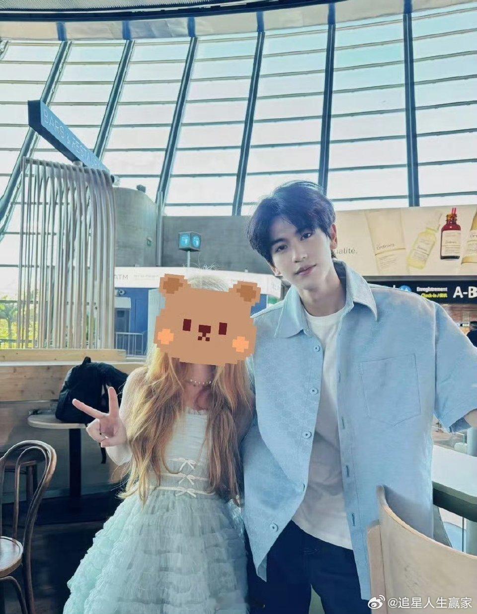 张凌赫把偶遇都拍成了情侣照虽然偶遇不到张凌赫但是可以来看张凌赫的逐玉和这一秒过火