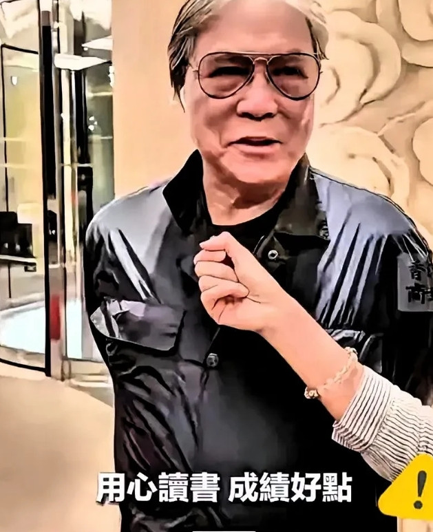 阅兵结束后港媒采访78岁的霍震霆，问他对孙子的期待，他的回答让人意外。霍震