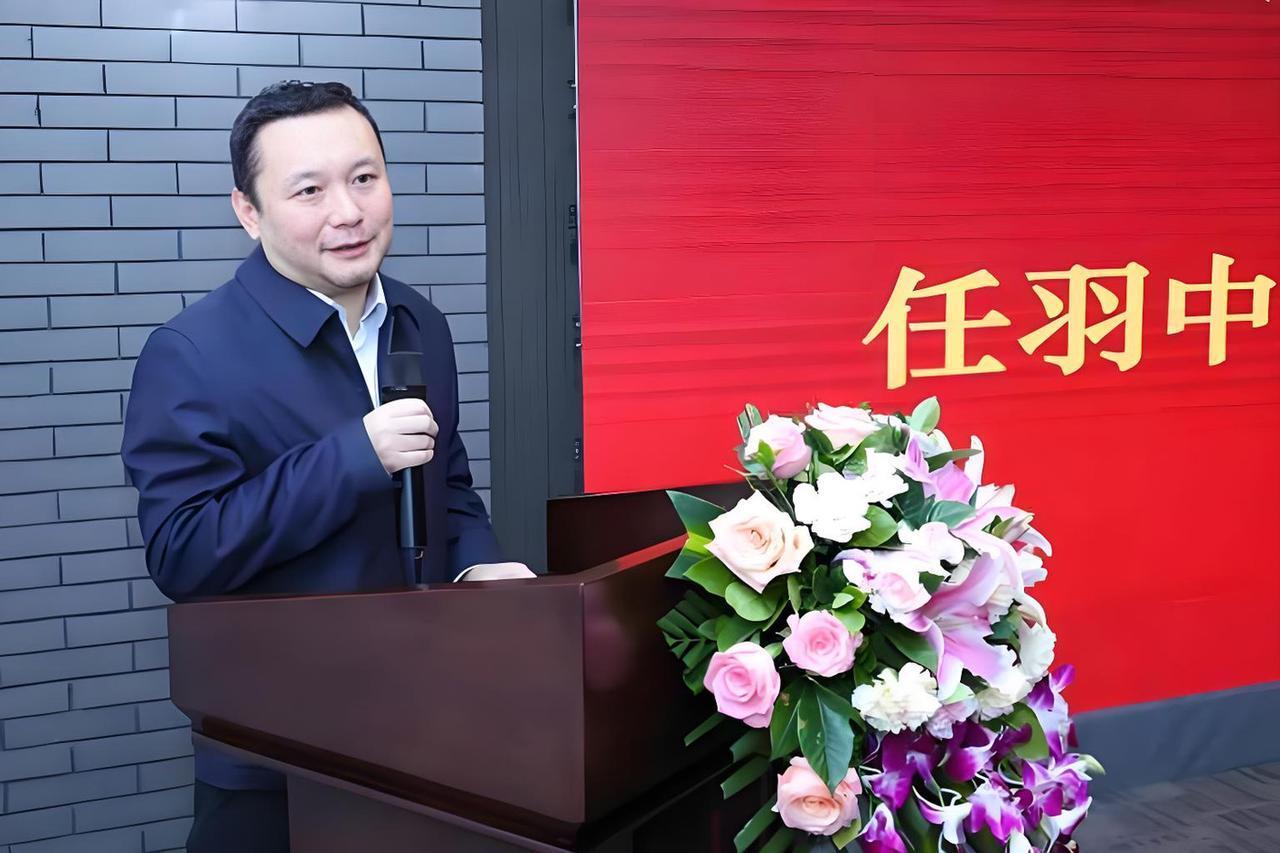 看到北京大学任羽中的照片，我不由感慨，我与他是同龄人，为何他看上去意气风发、神采