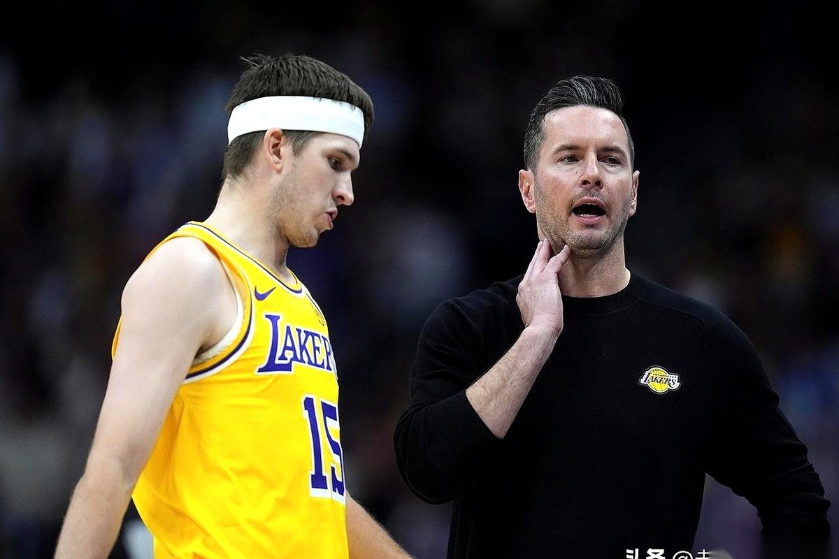 里夫斯伤愈复出的消息刚传出来，湖人球迷还没高兴两秒，冷汗就下来了。这...