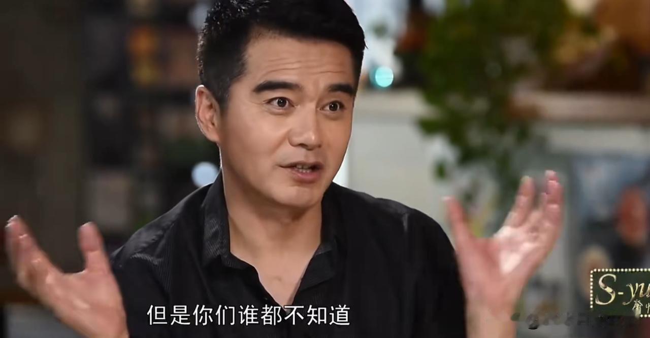 许亚军掩饰不住得意地说：“在校园里给梁璐下跪求婚，最后跟她拥吻，她同意求婚的那场