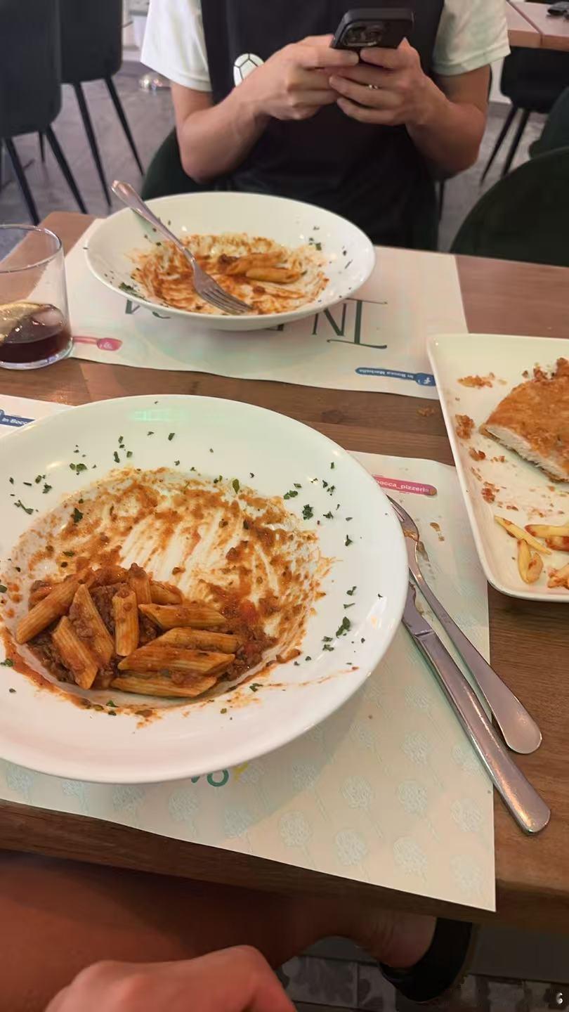 小杜进完球后的早午餐，果然是山西孩子，必须吃面。​​​