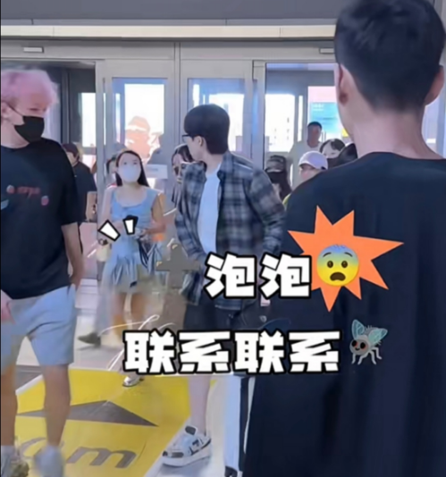 王楚钦澳门回国又遭梦女围堵！这个女人很没边界感，一路小跑到王楚钦旁边，先是厚颜