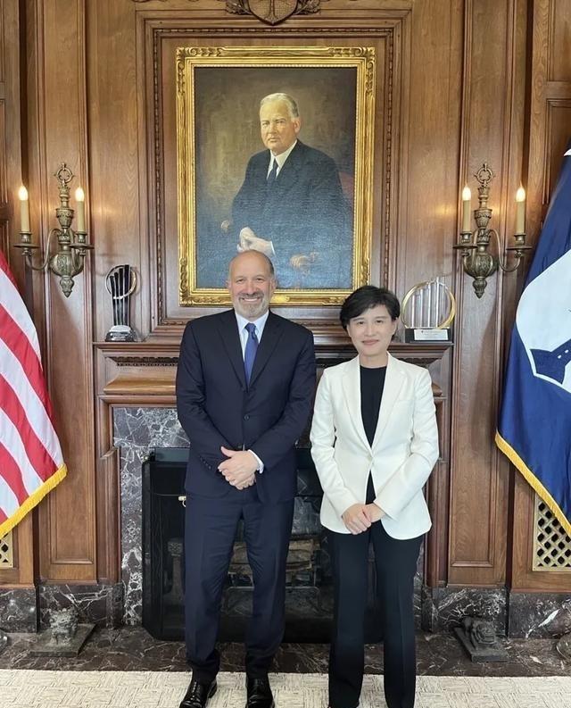 赖清德“丧事喜办”安慰台民众，结果美国商务部长直接把他内裤给扒了：赖清德在美台贸