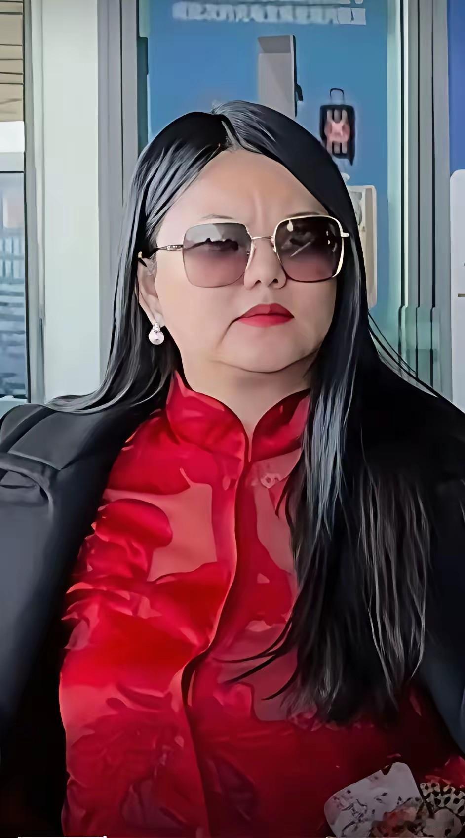 李湘飞老远给闺女庆生，变化也太大了！​李湘飞9000多公里专门给女儿过生，商务