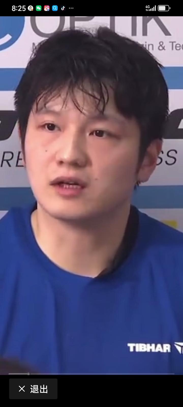 去看看樊振东德国行实现三冠王的赛后采访，听听他的心声，粉丝球迷们还忍心攻击国乒教