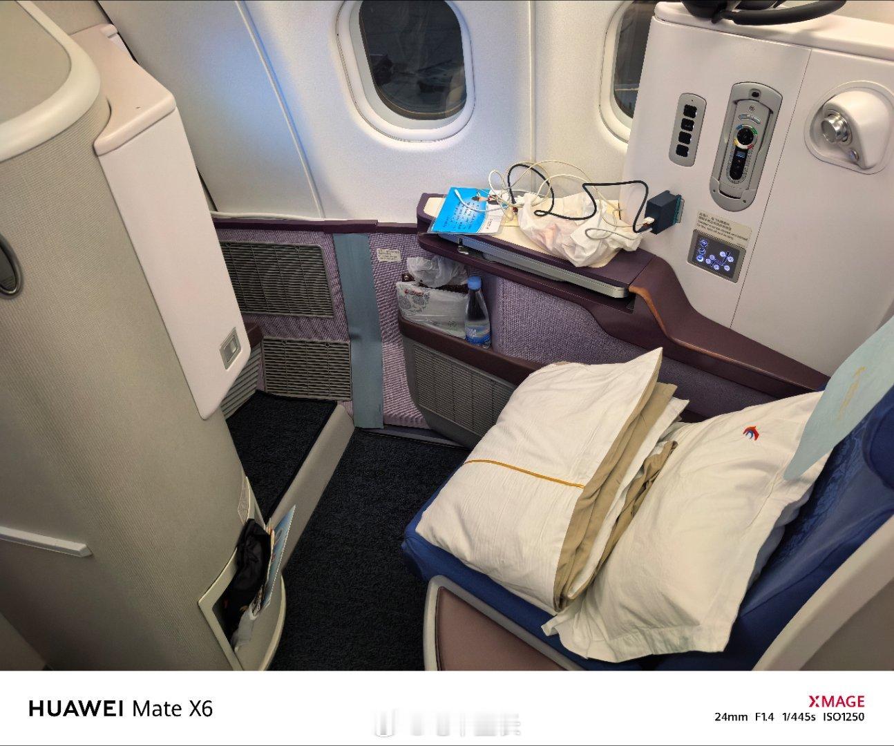 330-243，回国坐了东航这个121的公务舱机型，和来程的机型其实一样，但是公