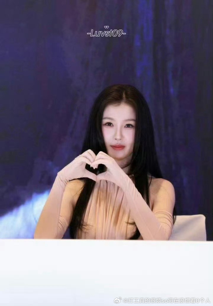 这平板脸化妆师修图粉丝都挺辛苦的