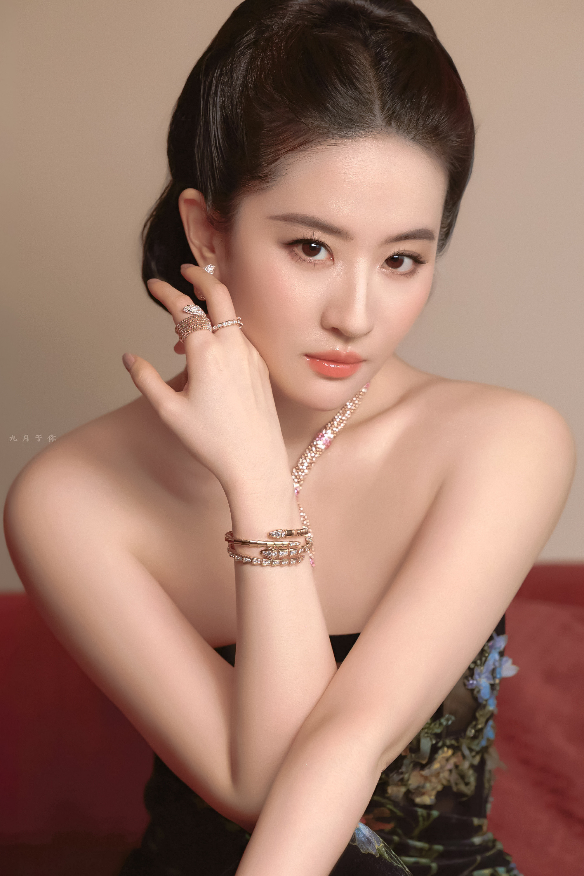 刘亦菲：宝格丽，优雅大气、浪漫出彩。刘亦菲