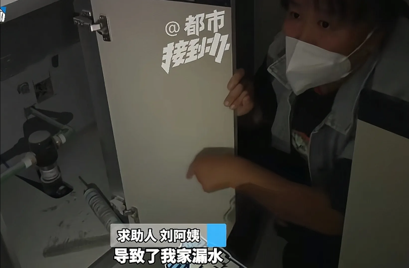 河南，女子家正在装修的新房泡水，30000元全屋家居发霉、发潮，水还流进了电梯里