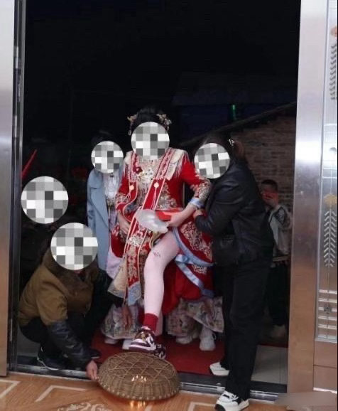 婚礼结束拿到底片看天都塌了！