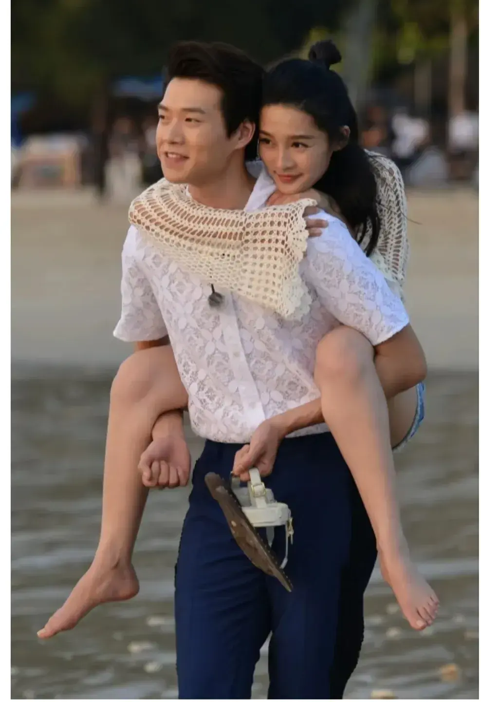 李沁这个脚趾甲真干净呢！
