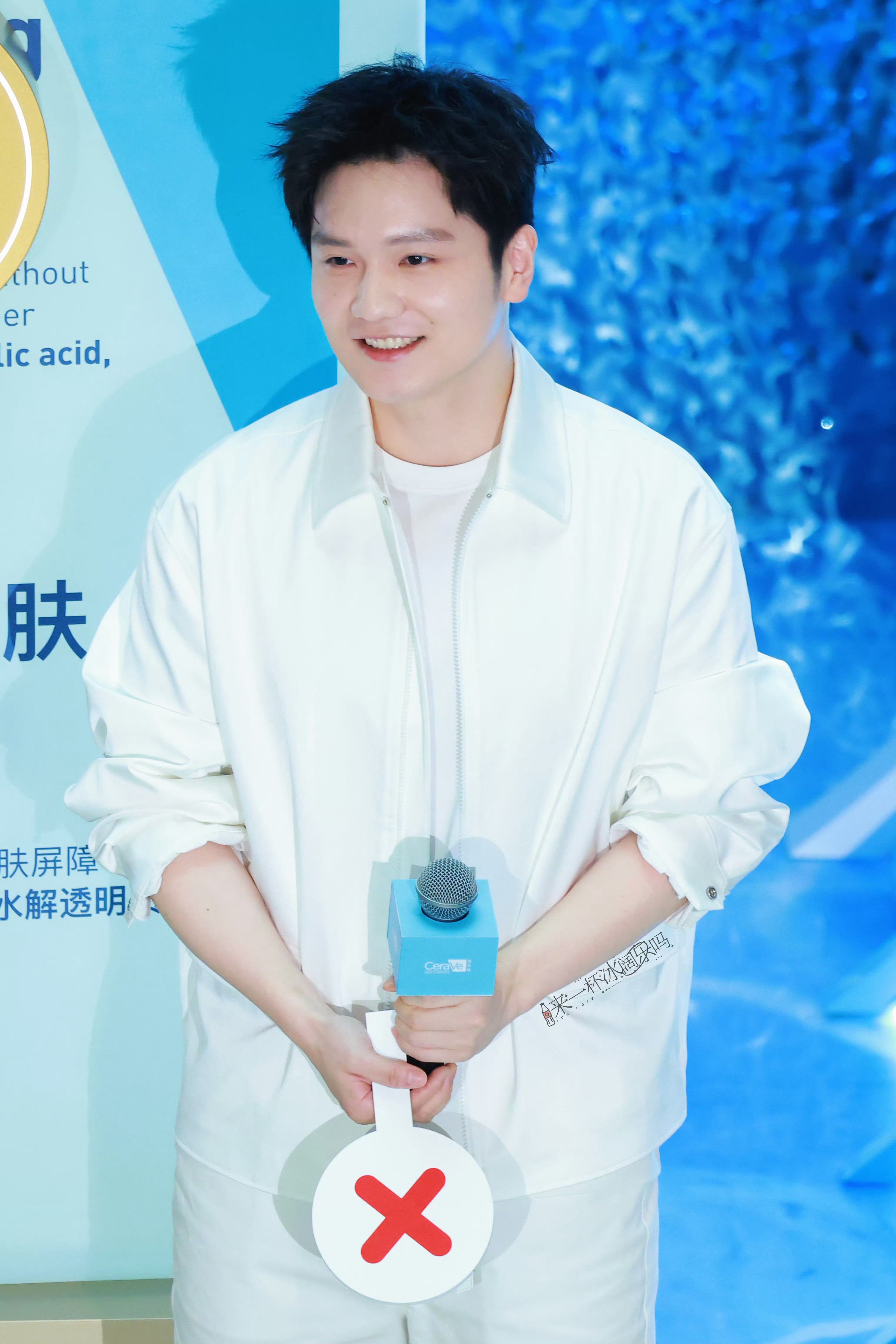 樊振东上海活动樊振东好白啊皮肤真好回国后首个公开活动预热才半天现场完全人山人海就