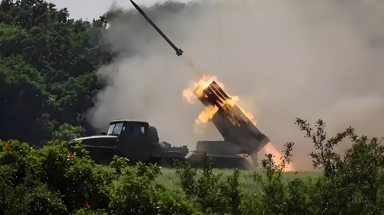 泰国军队夺取阵地意外“丰收”，缴获大批柬埔寨军队未启用的中式重火力。据外媒报道