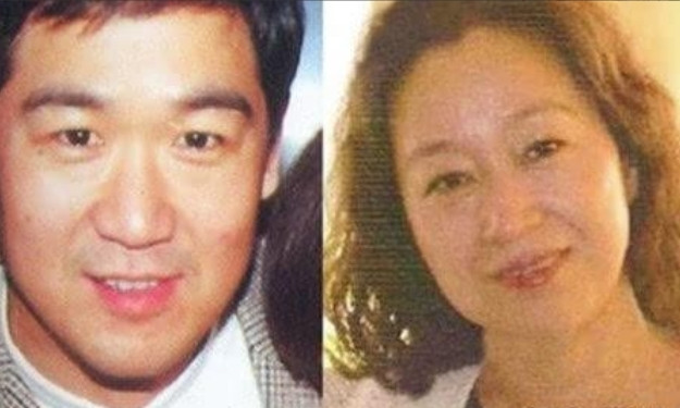 1988年，张国立与小2岁的邓婕相恋，抛弃了结婚6年的发妻罗秀春。协议离婚时，张